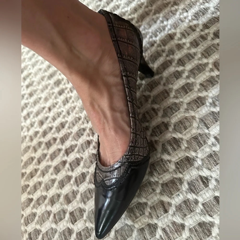 Prada two tone kitten heel - Picture 3 of 12